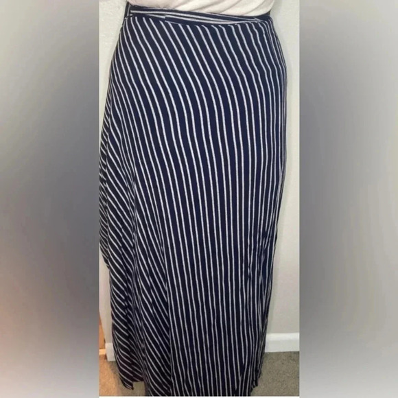 Reformation Nessy Wrap Skirt Size Medium Navy Cream Striped - Picture 8 of 11